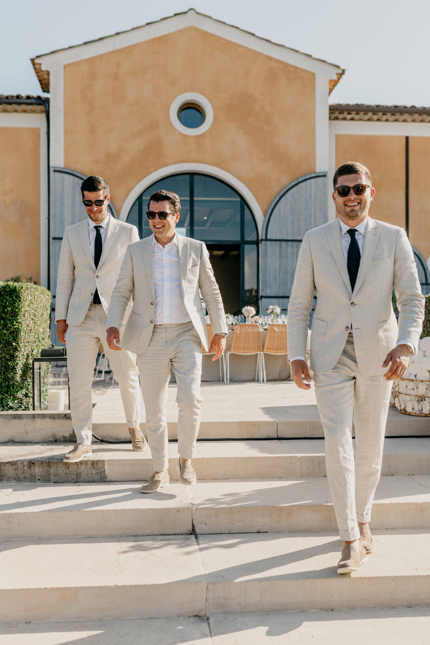 Elegant groomsmen in coordinated custom suits by Atelier ACÀN, perfect for a refined wedding aesthetic.