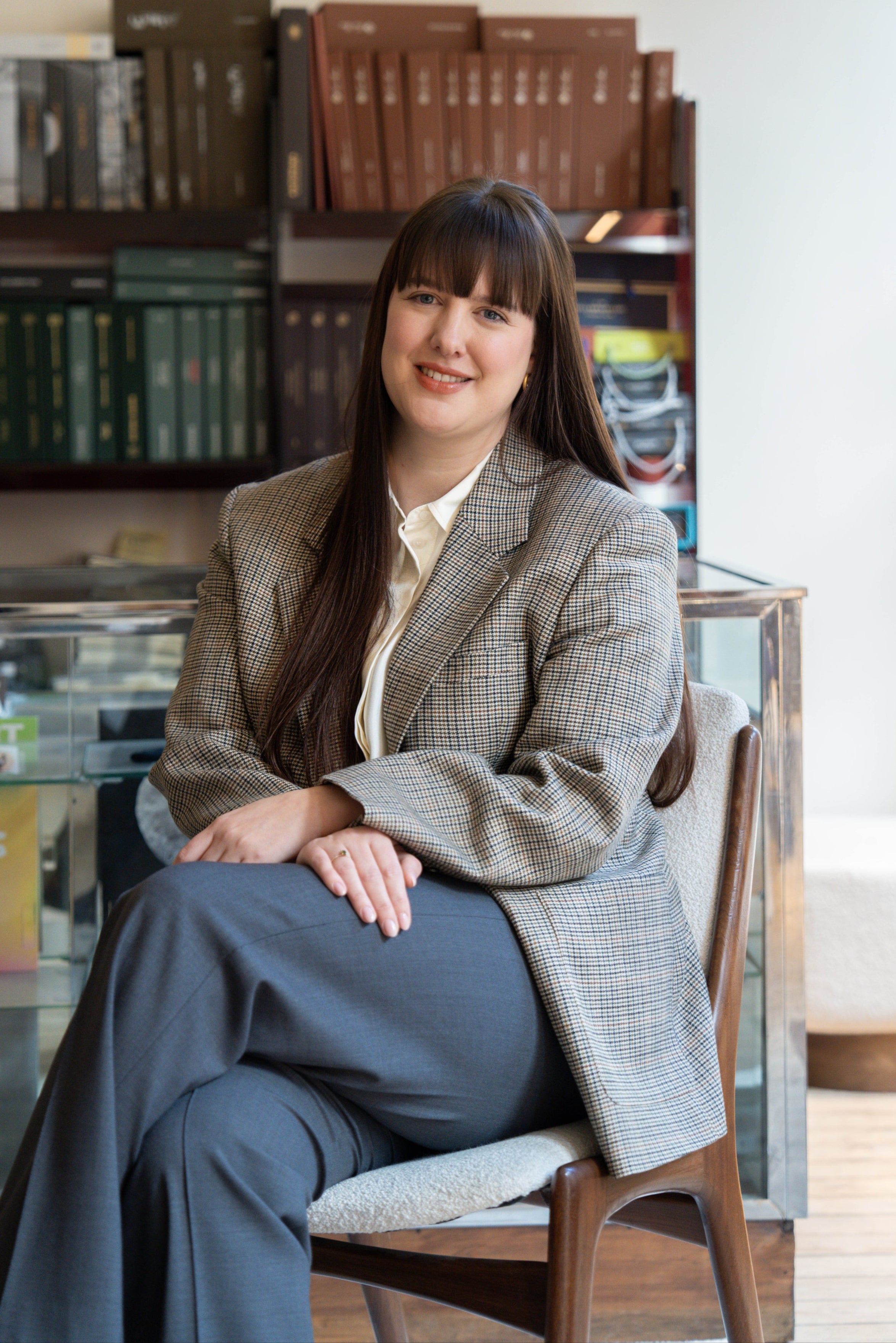 Atelier ACÀN’s expert tailor Lisa, expert in handcrafting a custom suit in our Ghent or Antwerp boutique.