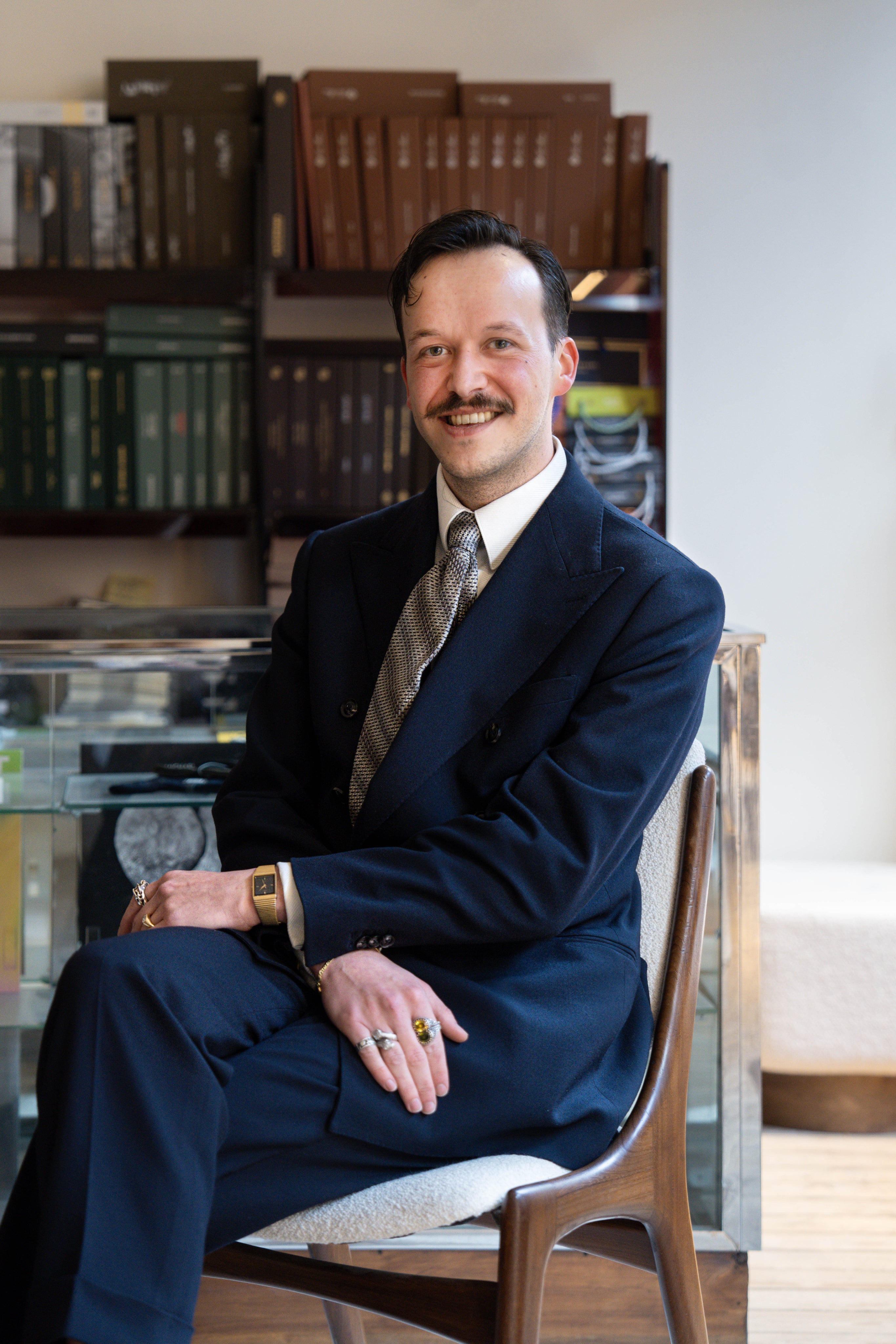 Atelier ACÀN’s expert tailor Jorrick, expert in handcrafting a custom suit in our Ghent or Antwerp boutique.